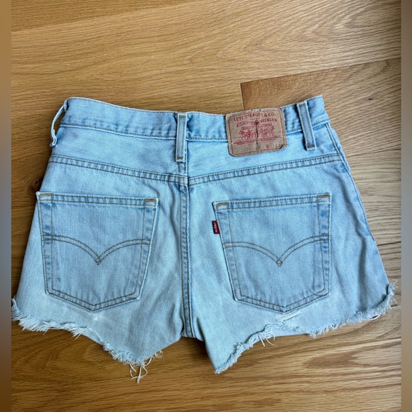 Vintage Levi’s Distressed Shorts size 25 - Picture 3 of 5